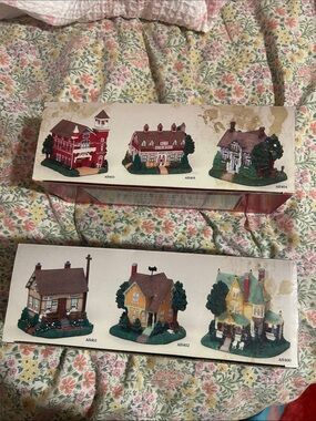 liberty Decorative Village Figurine Boxes in Red and Blue